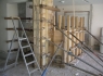 Coffrage planches finition brute pour béton blanc.